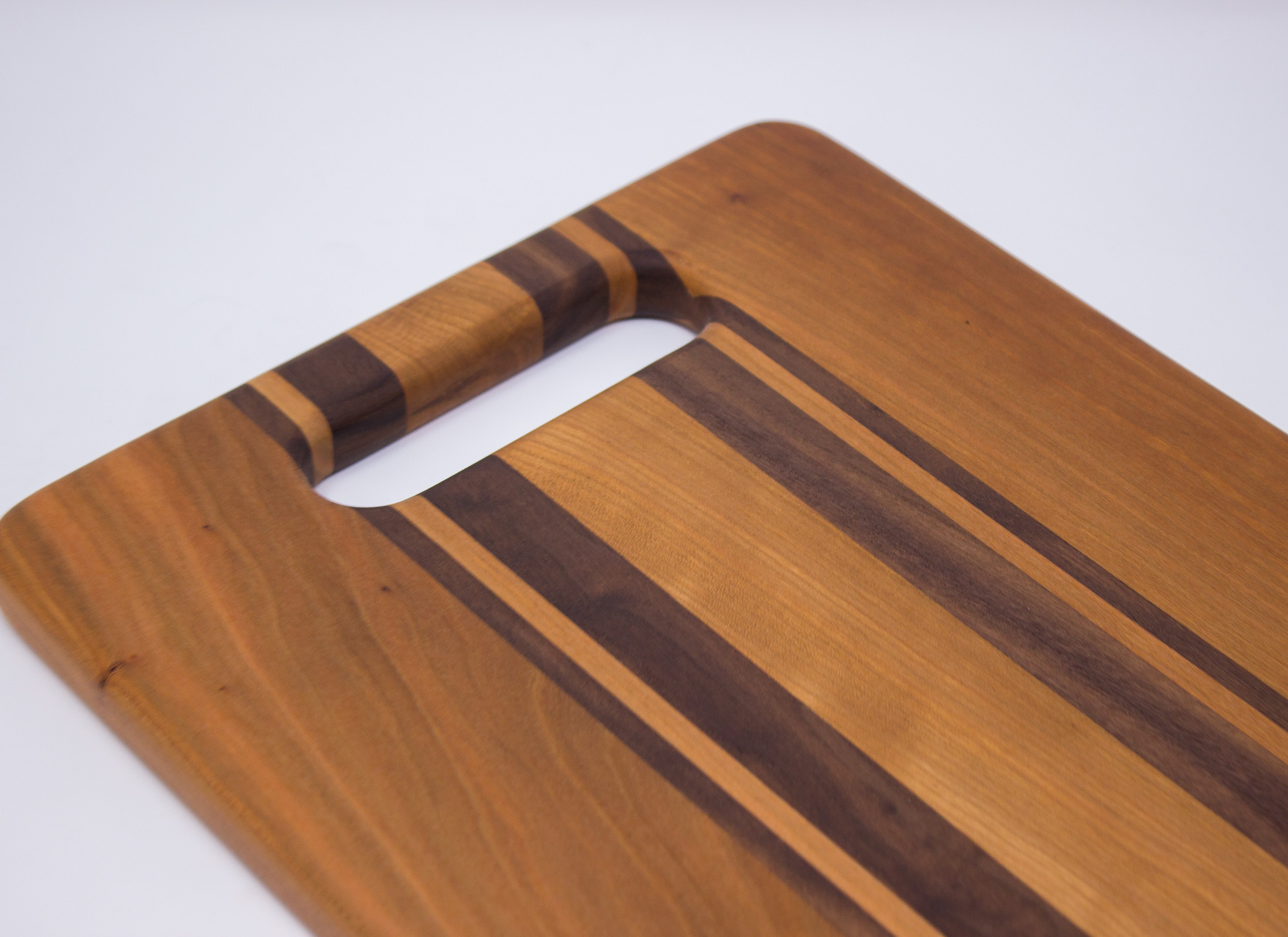 Maple, Cherry and Walnut with Handle Cutting Board – Rockford Woodcrafts
