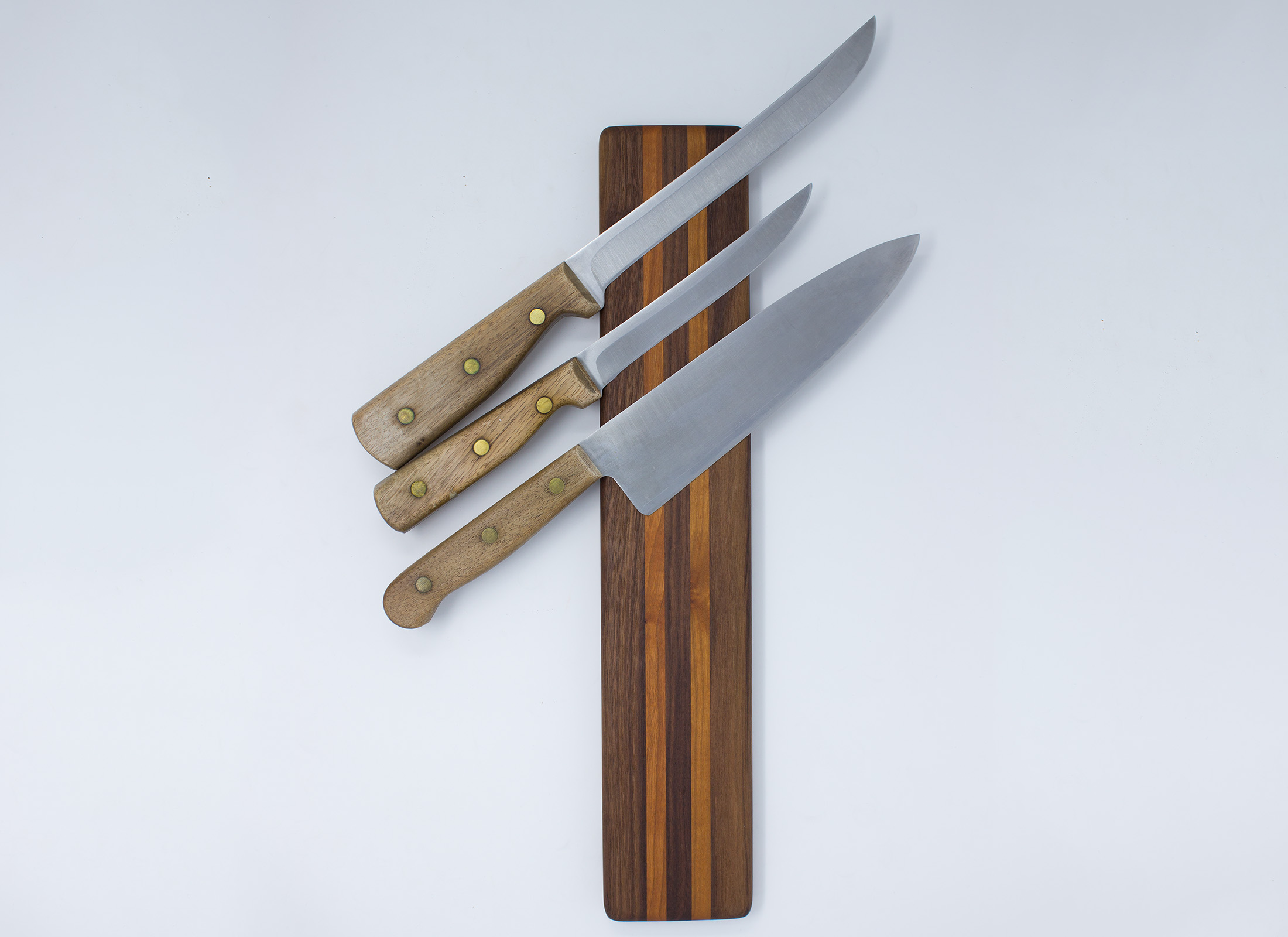 Herringbone Wood Magnetic Knife Holder – Walnut and Cherry – Rockford  Woodcrafts