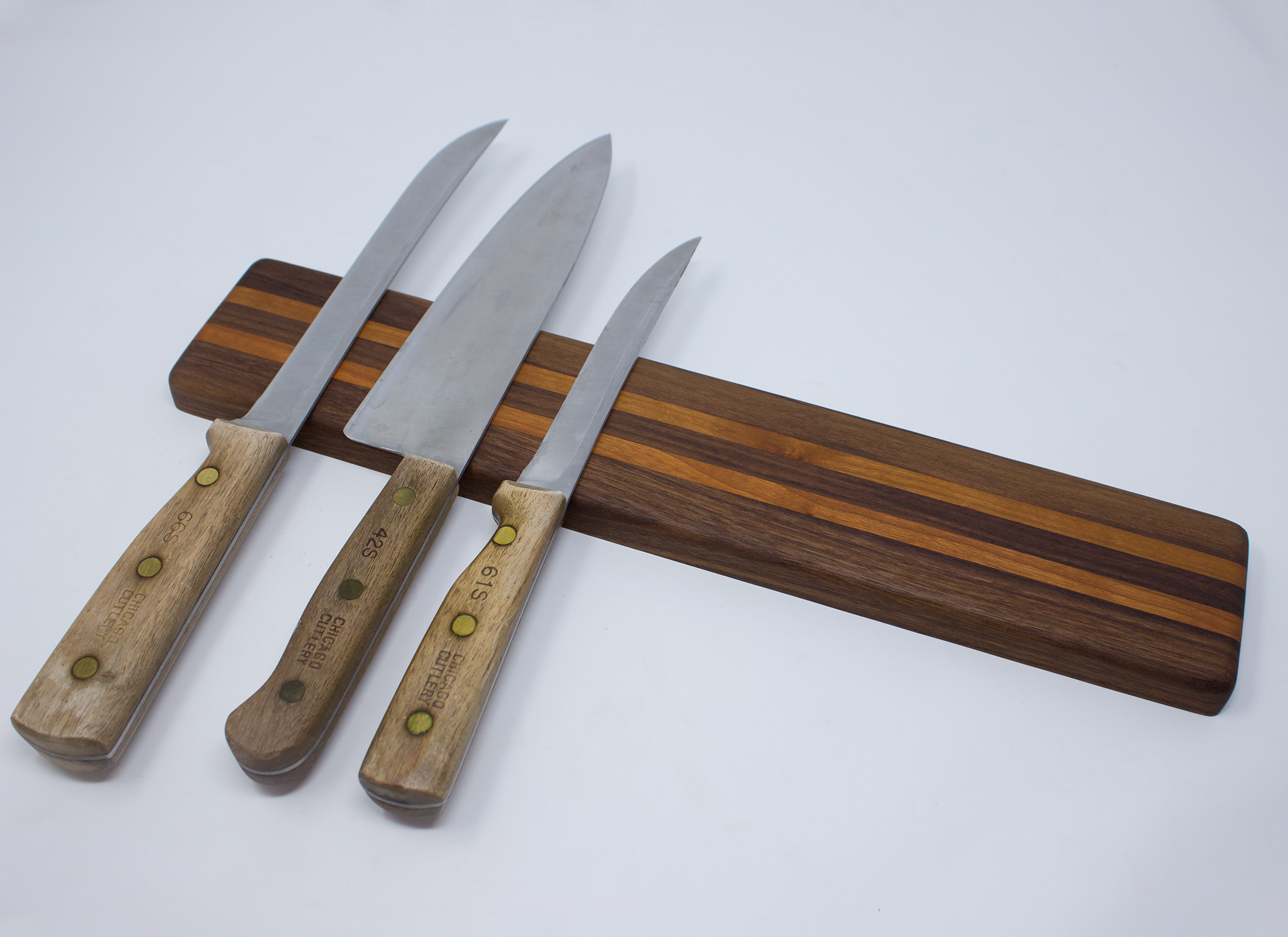https://www.rockfordwoodcrafts.com/wp-content/uploads/Walnut-and-Cherry-Striped-Magnetic-Knife-Holder-Front-Angled-with-Knives.jpg
